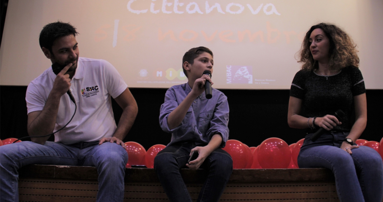 Buio in sala, la storia spiegata con un film: School Experience in Calabria fa riflettere gli studenti e appassiona i docenti